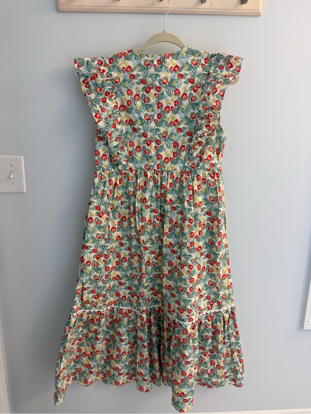 Sleeveless Strawberry-Print Tiered Midi Dress — Red & Green - Picture 2 of 4